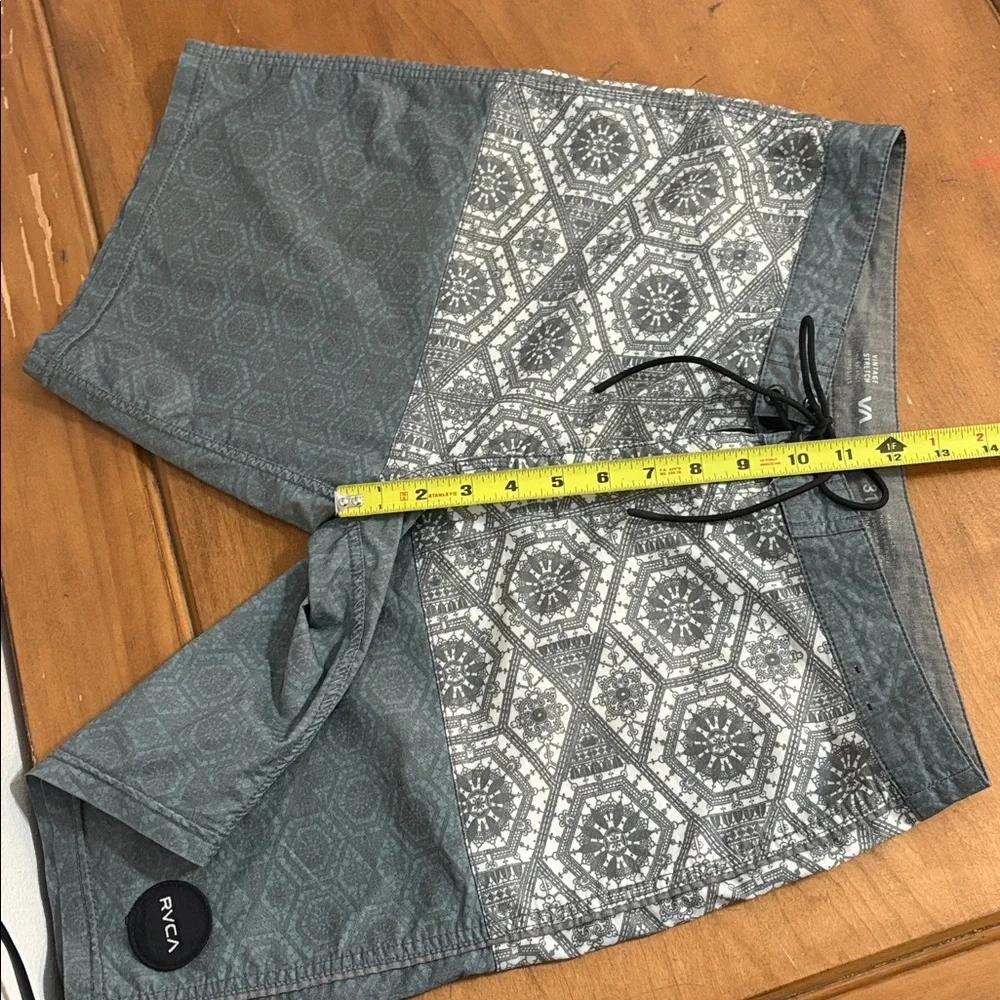RVCA Men's Patterned Board Swim Shorts Size 31
